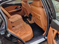 Maserati Quattroporte – Restauro completo delle plastiche appiccicose - Panoramica abitacolo divano posteriore. (DOPO)