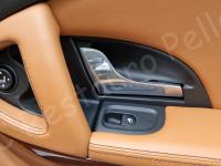Maserati Quattroporte – Restauro completo delle plastiche appiccicose - Dettaglio plastiche pannello porta posteriore destro. (DOPO)