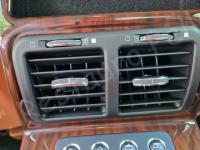 Maserati Quattroporte – Restauro completo delle plastiche appiccicose - Dettaglio bocchette aria tunnel centrale posteriore. (DOPO)