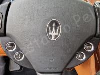 Maserati Quattroporte – Restauro completo delle plastiche appiccicose - I comandi al volante. (PRIMA)