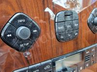 Maserati Quattroporte – Restauro completo delle plastiche appiccicose - Comandi radio/navigatore. (PRIMA)