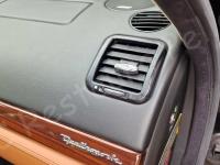 Maserati Quattroporte – Restauro completo delle plastiche appiccicose - La bocchetta aria laterale. (PRIMA)