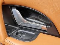 Maserati Quattroporte – Restauro completo delle plastiche appiccicose - Dettaglio delle plastiche sul pannello porta. (PRIMA)