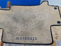 Maserati Grancabrio – Restauro completo dell’interno (pelle e plastiche) - Il tappetino lato guida. (PRIMA)